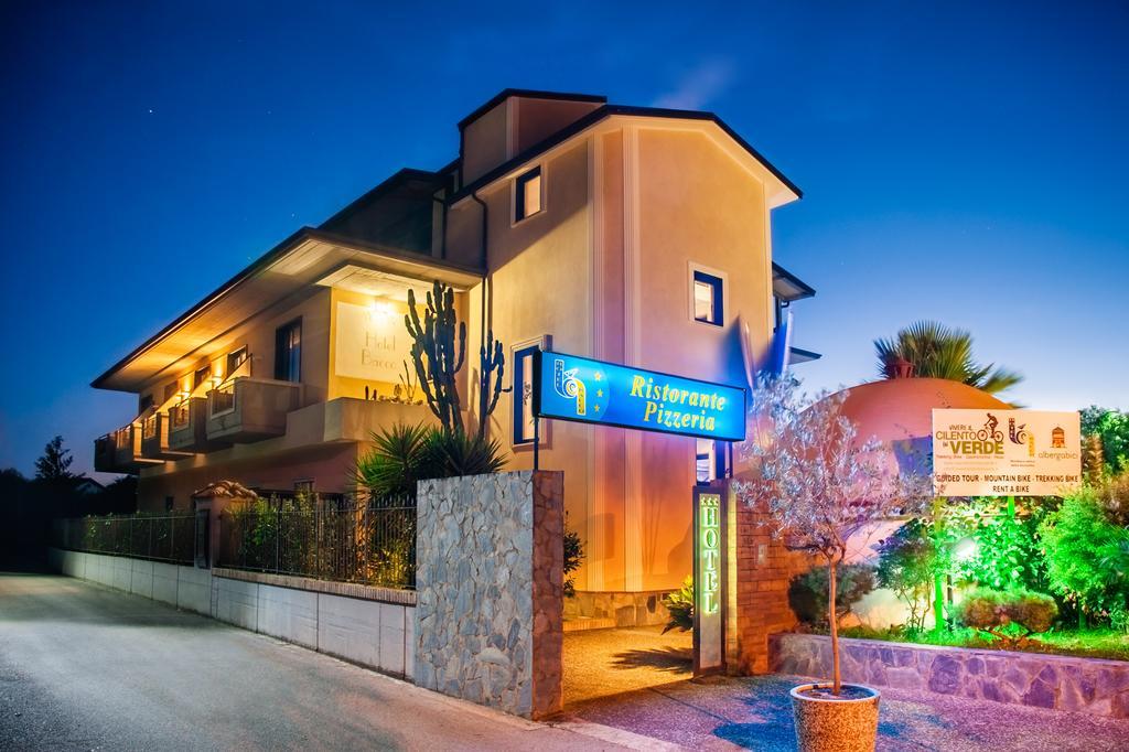 Hotel Bacco Ашеа Экстерьер фото